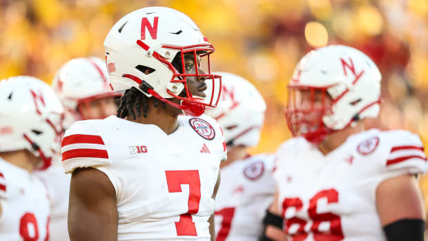 Nebraska Minnesota 2023 - Jeff Sims with O-Line
